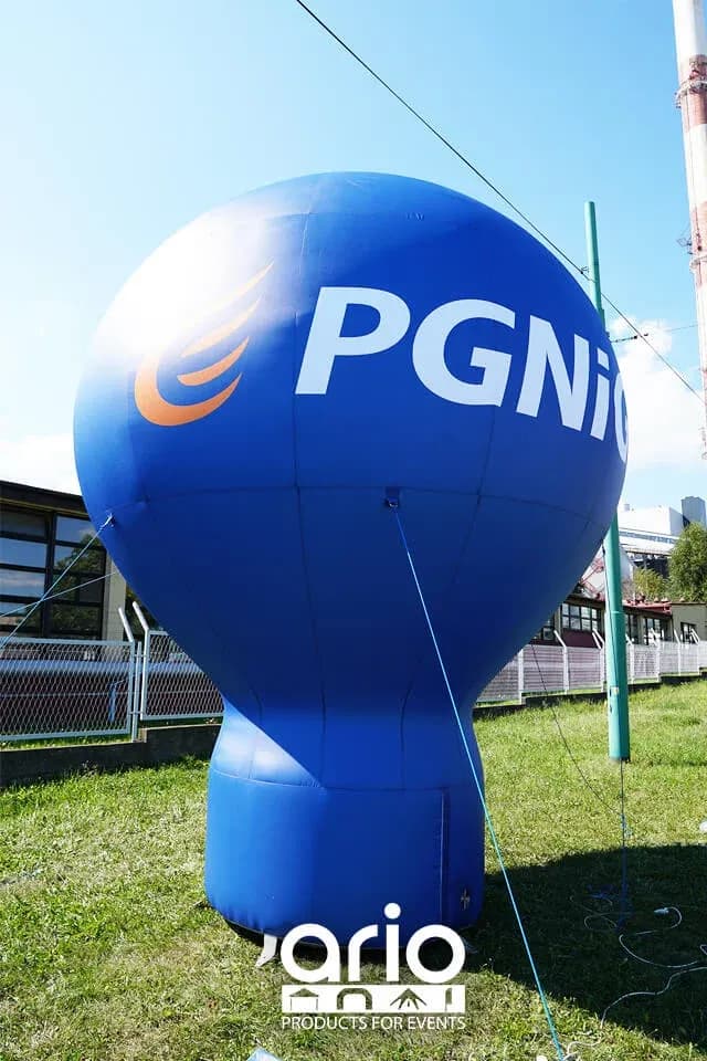 Balon reklamowy pneumatyczny w barwach PGNiG