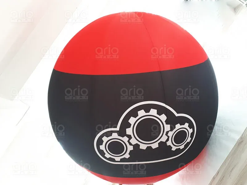 Duży balon helowy o średnicy 3m