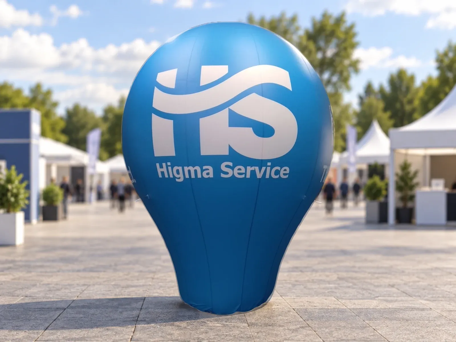 Balon reklamowy pneumatyczny z nadrukiem w barwach marki Higma Service – produkt ARIO, tło wygenerowane przez AI