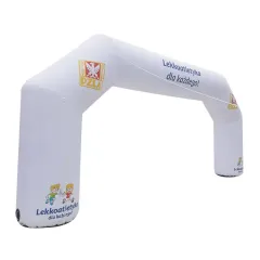 brama pneumatyczna reklamowa z nadrukiem Lekkoatletyka dla każdego na skosach