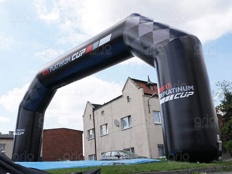 brama startowa KIA PLATINUM CUP pełny zadruk, nasycone kolory