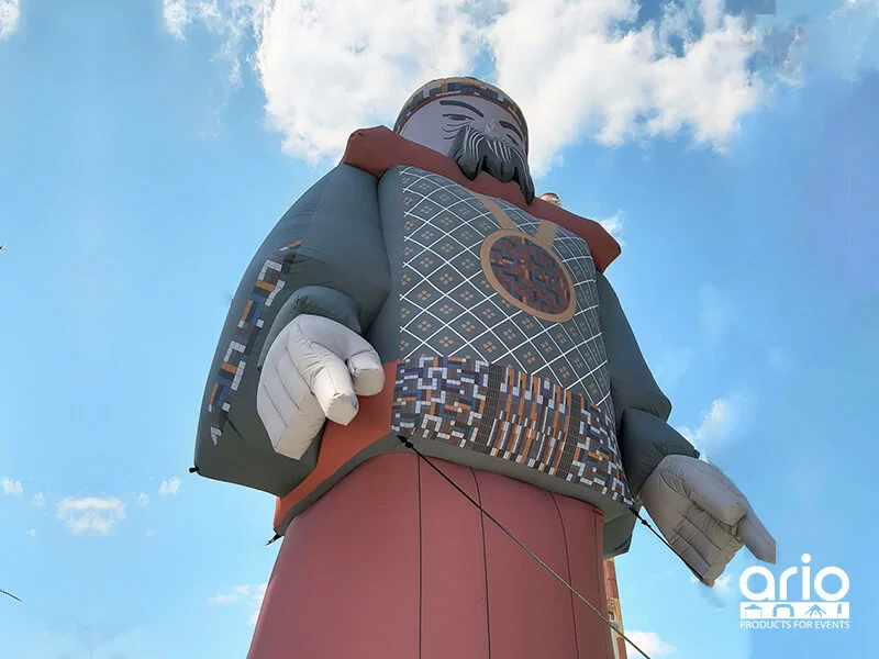 duża figura pneumatyczna Indianin