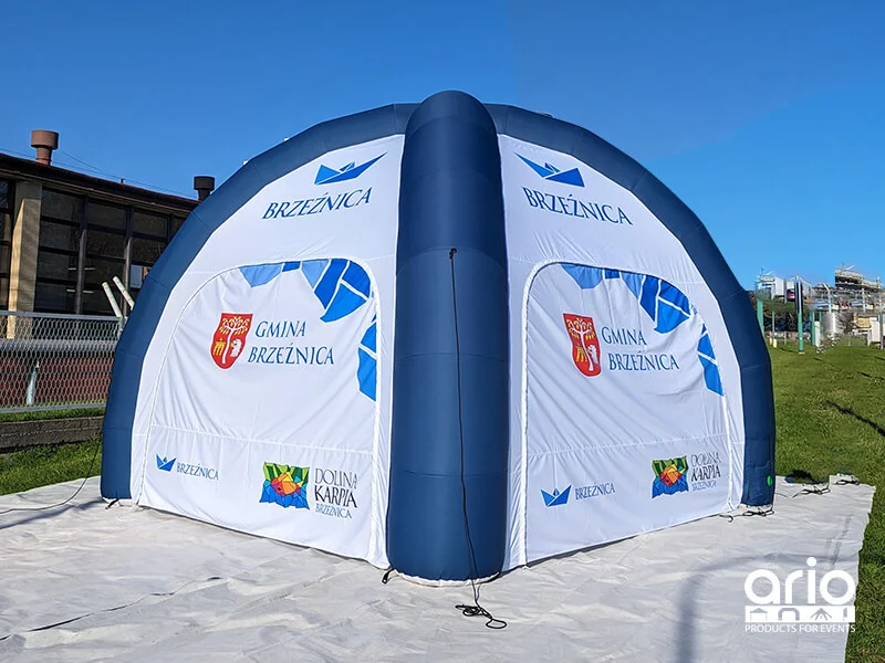 Namiot Pneumatyczny ze ściankami reklamowymi i nadrukiem Gmina Brzeźnica, podczas testów jakości wykonania Namiot pneumatyczny z nadrukiem na ściankach reklamowych Gmina Brzeźnica