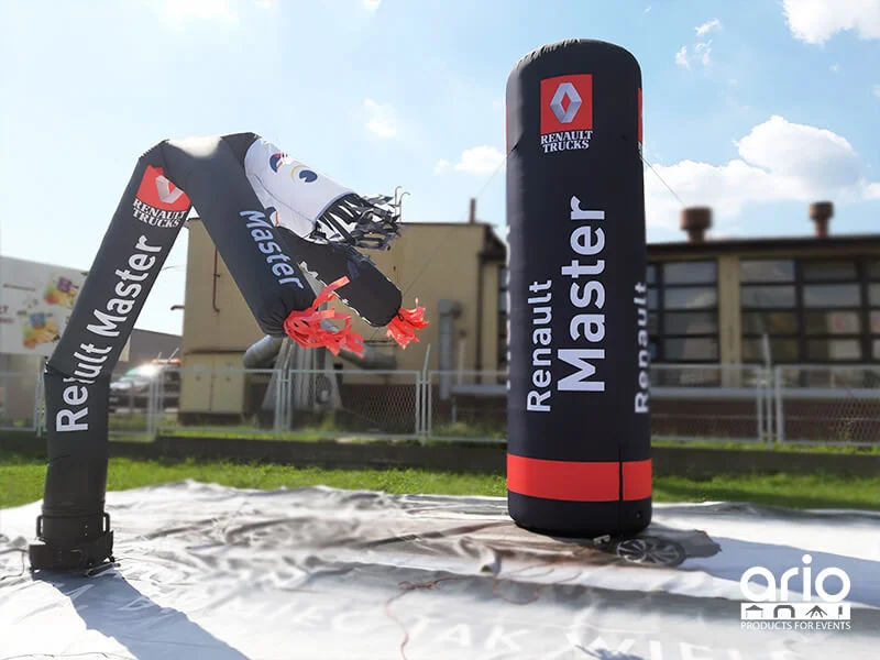 Słup Pneumatyczny oraz chwiej reklamowy Renaul Master