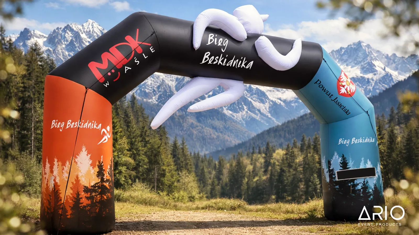 Koszt reklamy pneumatycznej – przykładowe nośniki: brama z elementem 3D na evencie