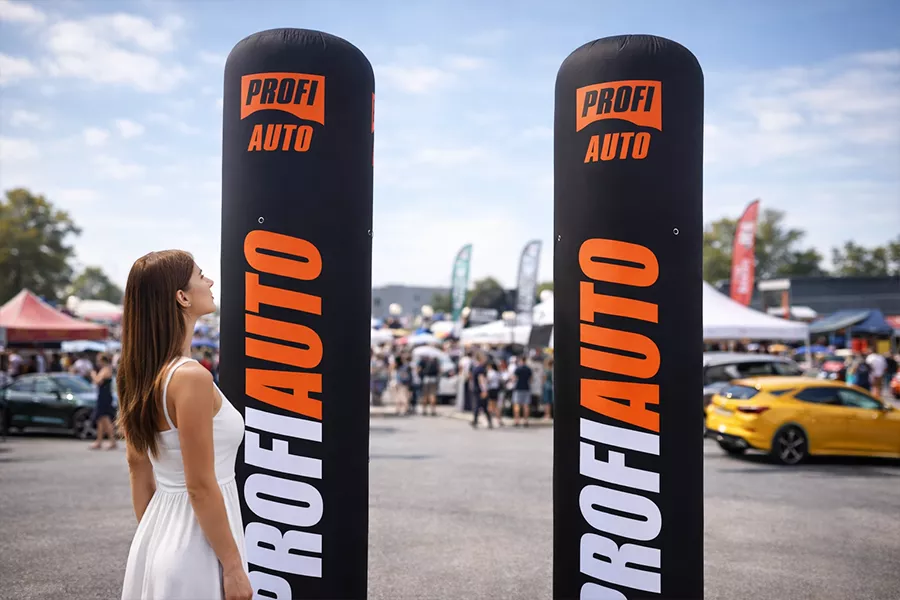 Słupy pneumatyczne ARIO – kolumny reklamowe także z LED